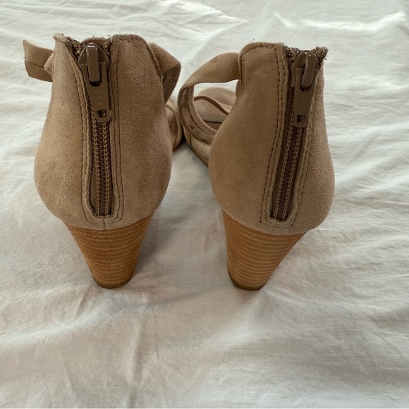 Sofft Tan Ankle Strap Sandals, Size 8.5 - Picture 2 of 11